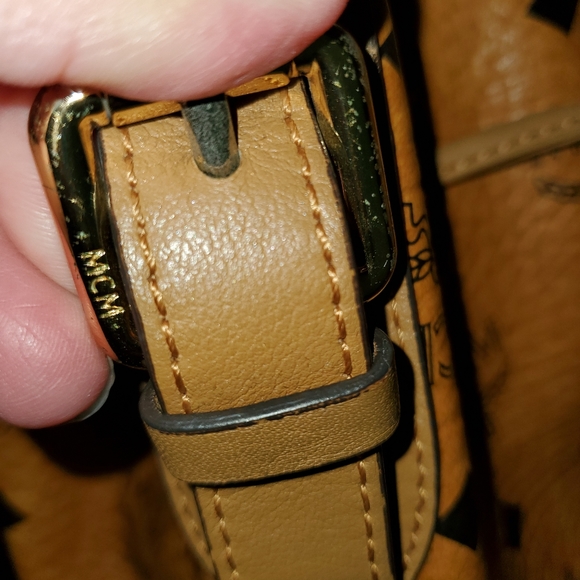 MCM EUC VISESTOS LEATHER DRAWSTRING CROSSBODY TOTE - Picture 3 of 13